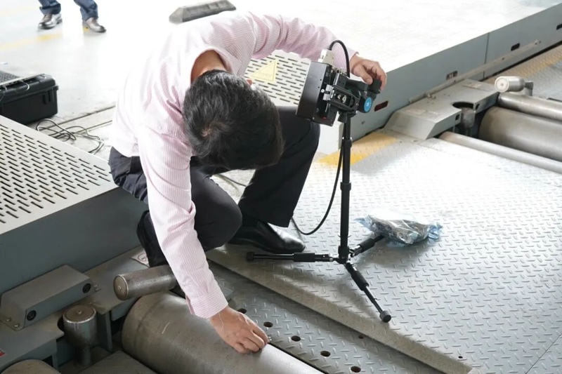 Anche piedalījās uz vietas veiktajā ar EV drošību saistītā standarta kalibrēšanas testā